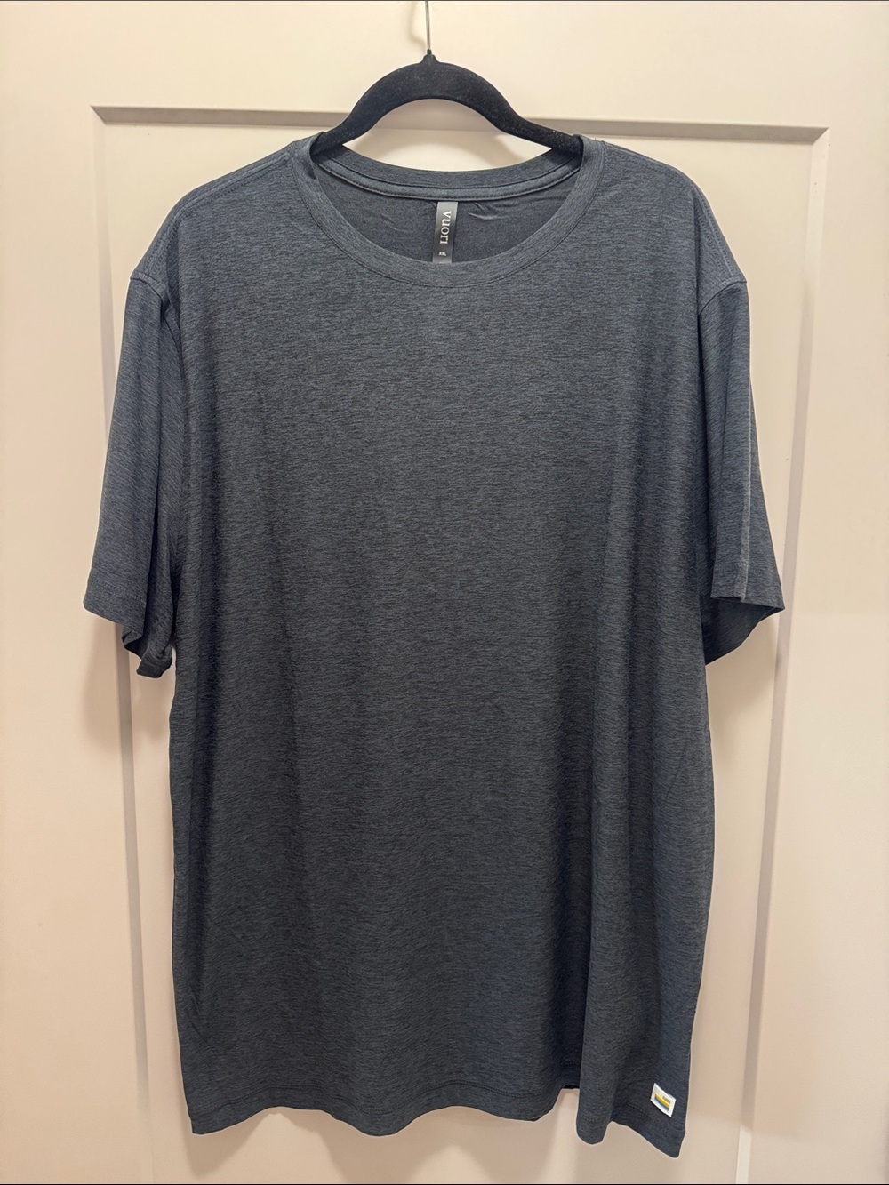 Vuori Men's Short Sleeve Crew Tee in Blue Gray. 2XL. Like New!!